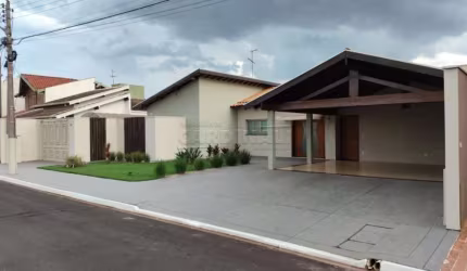 Lindíssima casa no Condomínio Flamboyants I em um terreno de 600 m².