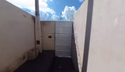Excelente oportunidade 3 casas no mesmo terreno bem construída