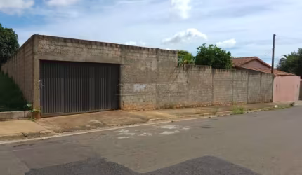 Ótimo terreno murado e portão com mais de 1000 m² na Vila Xavier.