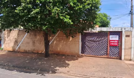 Oportunidade terreno murado com construção a terminar, próximo de mercado, escola e creche