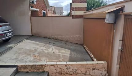 Casa com ótima localização, terreno grande, ótima estrutura e acabamento