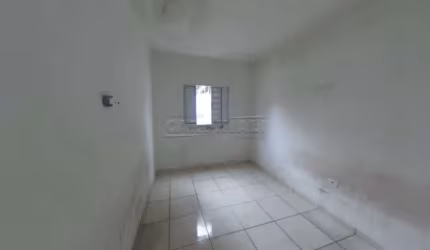Imóvel Muito Bem Localizado  no Bairro Cidade Aracy II.