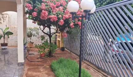 Cada de esquina com ótima localização, preço de ocasião