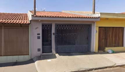 Casa padrão em bom bairro e ótima localização