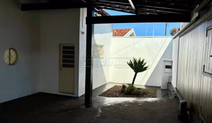 Oportunidade de adquirir uma casa com piscina na Vila Xavier.