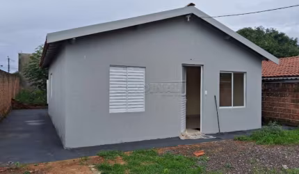 Casa com ótima localização, próximo de mercados e serviços essenciais