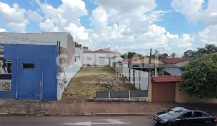 Terreno Misto em uma localização Privilegiada pronto para ser construída uma Maravilhoso Comercio na Vila Carmen.