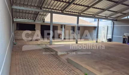 Casa com ótima localização, com potencial para comércio