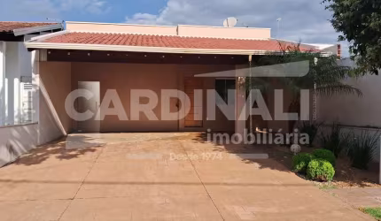 Casa em condomínio, com suíte e área gourmet