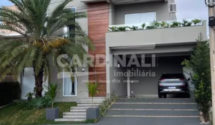 Linda casa em condomínio, acabamento impecável,