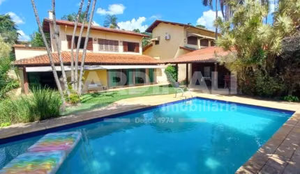 Encantadora casa à venda no bairro Gramado, com um terreno de 1240 m² e área construída de 350 m².