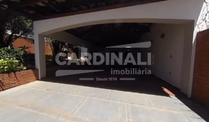casa no centro de São Carlos que serve para republica ou comercial.
