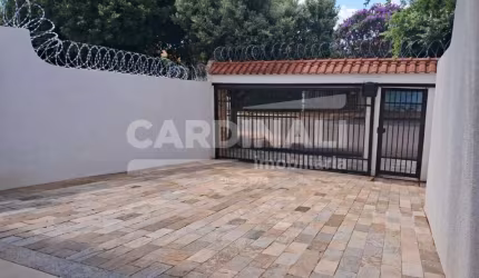 Linda casa a venda com localização espetacular, área de lazer completo