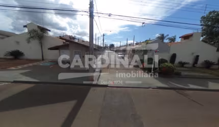 Casa localizada dentro do condomínio com duas entradas entrada e saída para outra Rua.