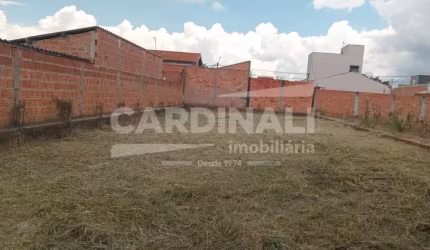 Terreno com ótima localização, plano, pronto para construir