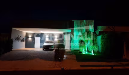 Linda casa com piscina no Condomínio Acácias 2
