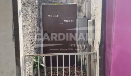 Casa de aos fundos com boa localização próximo a rodoviária