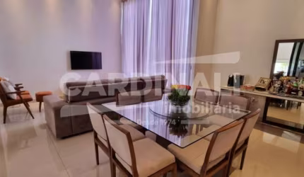 Casa  em condomínio  com excelente localização