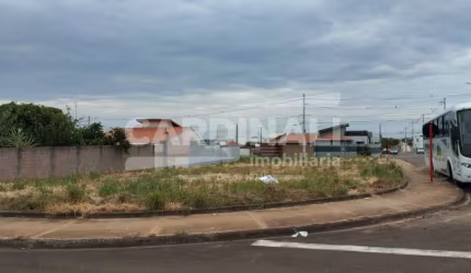 Terreno localizado no bairro Jardim Embare, plano e pronto para construir.