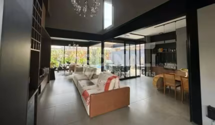 Casa Sobrado Condomínio em São Carlos