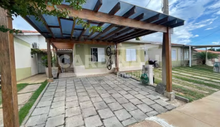Linda casa em condomínio fechado e toda mobiliada