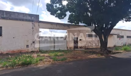 Área ampla com ótima localização, a 5 minutos do centro da cidade.