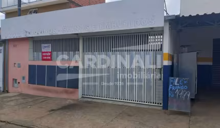 Casa com ótima localização para comércio, rua principal.