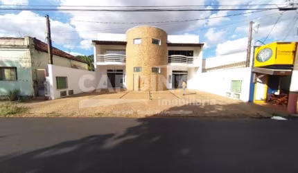 Excelente oportunidade de aluguel de um amplo salão comercial na Vila Prado, em São Carlos