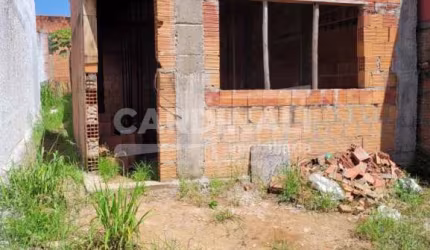 Imóvel em uma ótima localização com potencial para ser uma maravilhosa residência.