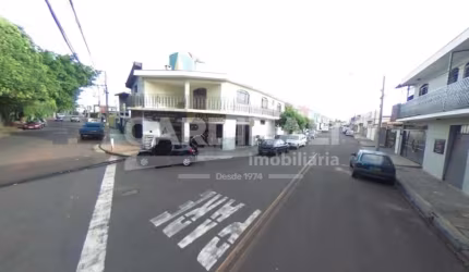 Sobrado de esquina localizado no Bairro Jardim Bicão Muito bem localizado.