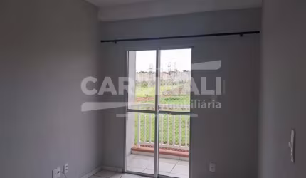 Apartamento com armários planejados, com ótima localização.