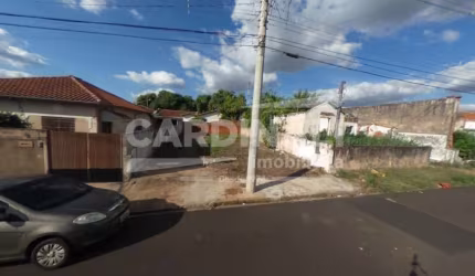Imóvel localizado no bairro Vila Prado bem no miolo de muito estabelecimentos comerciais.