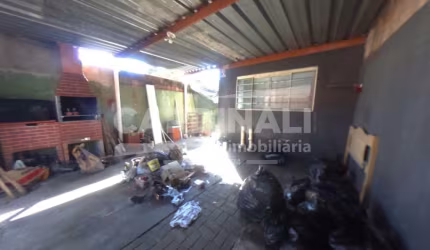 Casa padrão com boa localização e bem aconchegante
