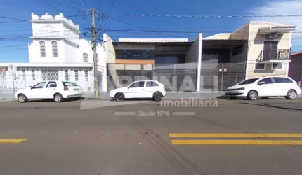 Barracão com ótima localização.