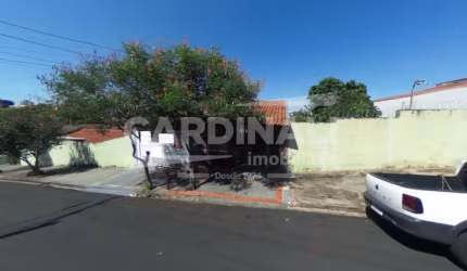 Casa de Meio Lote Localizado no Bairro Azulville.