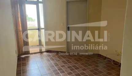 Apartamento todo reformado no Condomínio Roseiras