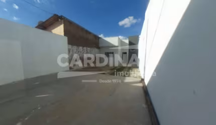 Casa padrão recém reformada e bem aconchegante