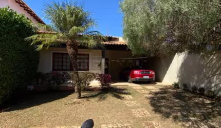 Casa Localizada no Condomínio Bosque de São Carlos.