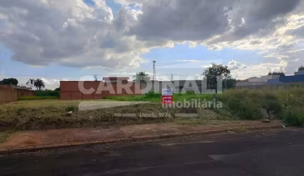 Terreno comercial, com excelente localização, próximo a supermercados e escolas.