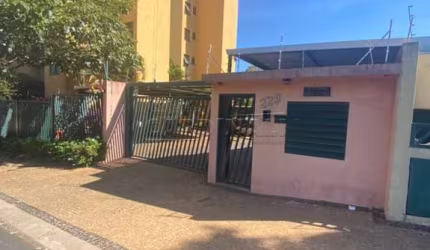 Apartamento com 2 dormitórios no Centro próximo a Escola Prof. Sebastião de Oliveira Rocha em São Carlos