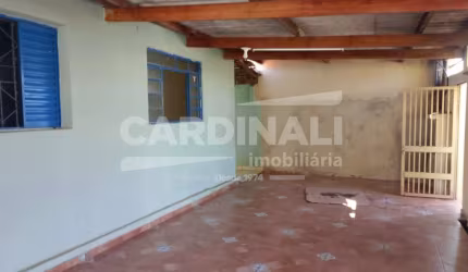 Casa com boa localização, próximo escola e creche.