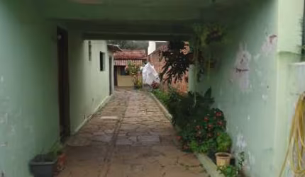 Casa com Terreno Amplo no Centro de Ibaté por R$480.000