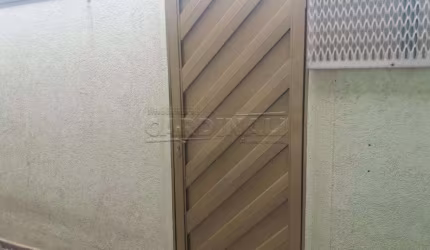 Oportunidade Única: Casa de Esquina com Múltiplas Comodidades no Centro de Ibaté por R$535.000