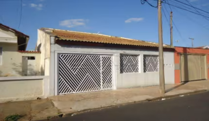 Casa com 3 dormitórios na Vila Prado próxima ao Estádio Luís Augusto de Oliveira em São Carlos