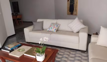 Apartamento espaçoso em excelente localização.