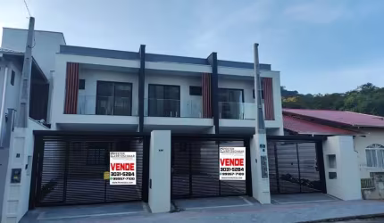 Sobrado Geminado para Venda em Saguaçu Joinville-SC
