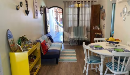 Casa Condomínio Fechado no FORTE, 2 dormitórios, piscina, confira na imobiliária em Praia Grande.