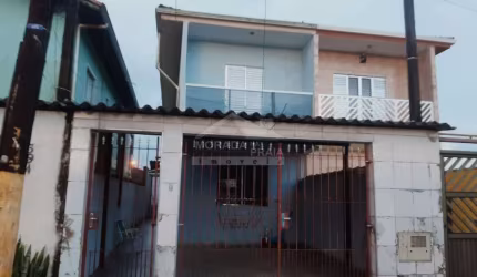 Sobrado Geminado no Imperador, 2 suítes, piscina, churrasqueira em Praia Grande - SP.