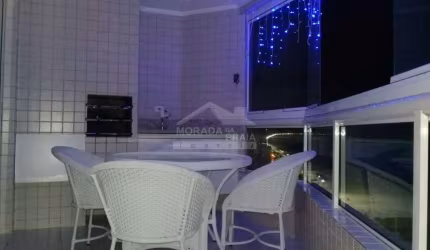 Apartamento Mirim de 2 dormitórios, sacada, lazer, confira em Praia Grande.