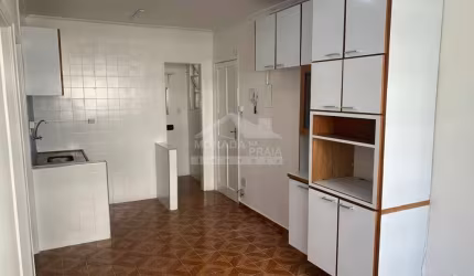 Apartamento de 2 dormitórios no Canto do Forte em Praia Grande.